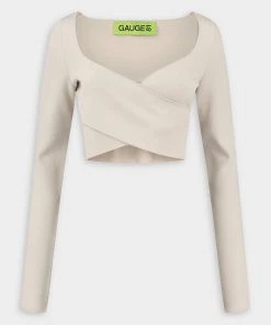 GAUGE81 Just In Arges Long Sleeve Crop Top In Sand