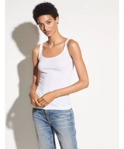 Vince. Scoop Neck Tank In White