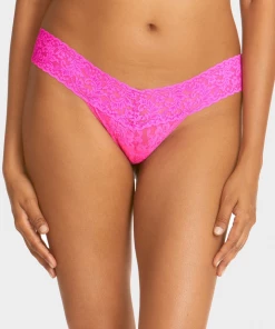 Hanky Panky Signature Lace Low Rise Thong In Passionate Pink